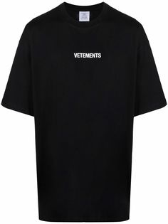 VETEMENTS футболка с приспущенными плечами и логотипом