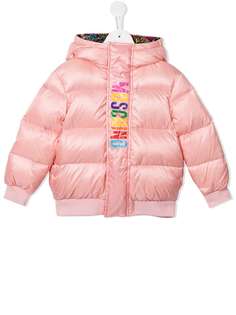 Moschino Kids пуховик с капюшоном и логотипом
