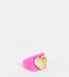 Эксклюзивное массивное кольцо из розовой смолы с золотистым сердечком Big Metal London-Розовый цвет