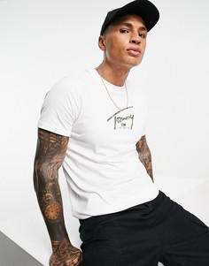 Белая футболка с надписью логотипа, флагом и камуфляжным принтом Tommy Jeans-Белый