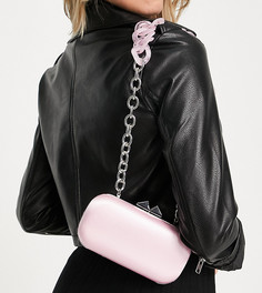 Эксклюзивная атласная сумка через плечо розового цвета с цепочкой из смолы True Decadence-Розовый цвет