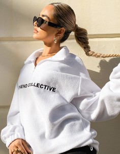 Белый флисовый свитшот на короткой молнии с логотипом ASOS Weekend Collective