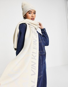 Подарочный набор: шарф и шапка-бини с логотипом кремового цвета Calvin Klein Jeans-Белый