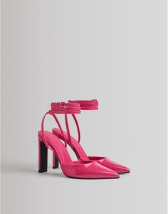 Лакированные туфли ярко-розового цвета на каблуке с заостренным носком и ремешками на щиколотке Bershka-Розовый цвет