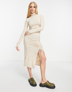 Песочное платье миди с высоким воротом и присборенной отделкой Bershka-Светло-бежевый цвет