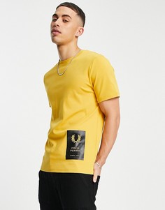 Желтая футболка с логотипом по низу Fred Perry-Желтый