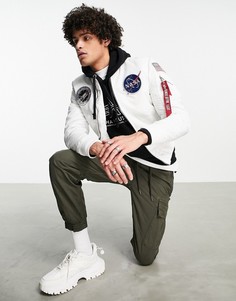 Белый облегающий бомбер с нашивками Alpha Industries MA-1 VF NASA