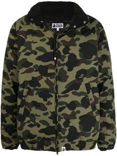 A BATHING APE® пуховик с камуфляжным принтом Bape