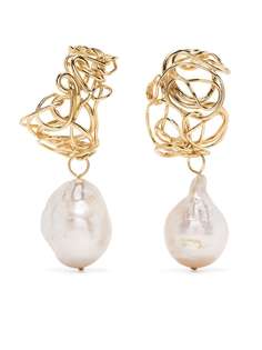 Completedworks серьги Squiggle Pearl