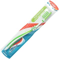Зубная щетка Aquafresh In-Between Clean средней жесткости