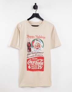 Винтажная новогодняя футболка песочного цвета с надписью "Coca Cola Happy Holiday"-Светло-бежевый цвет Merch CMT LTD