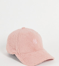 Розовая плюшевая кепка с однотонным логотипом "NY" New Era Exclusive 9Forty-Розовый цвет