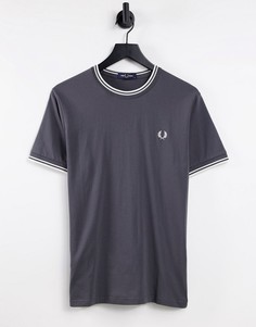 Голубовато-серая футболка с двумя контрастными полосками Fred Perry-Серый