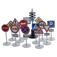 Игровой набор Форма Светофор с дорожными знаками (14 знаков)