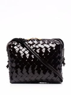 Bottega Veneta лакированная сумка через плечо с плетением intrecciato