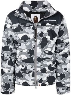 A BATHING APE® пуховик с камуфляжным принтом Bape