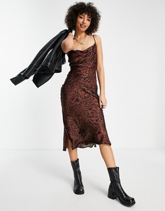 Коричневое атласное платье миди со звериным принтом Bershka-Коричневый цвет