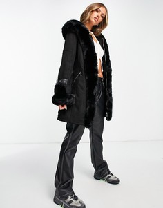 Черное пальто из искусственной замши с поясом и отделкой из искусственного меха QED London-Черный