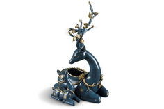 Изысканная статуэтка - оленей с емкостью для салфеток (my interno) синий 18x28x14 см.