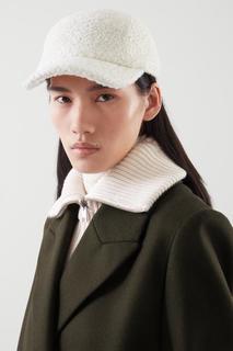 ПЛЮШЕВАЯ КЕПКА COS