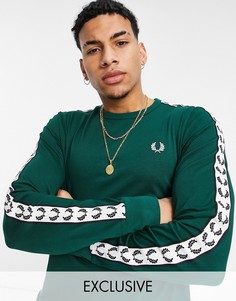 Зеленый лонгслив с декоративной тесьмой Fred Perry – эксклюзивно для ASOS-Зеленый цвет