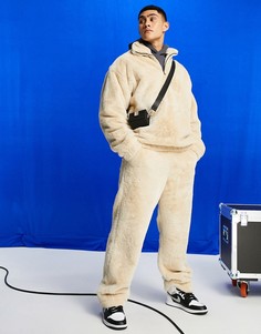 Бежевые oversized-джоггеры с широкими штанинами из искусственного меха от комплекта ASOS DESIGN-Светло-бежевый цвет