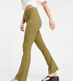 Зауженные брюки клеш в рубчик оливкового цвета Topshop Petite-Зеленый цвет