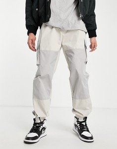 Бежевые брюки карго с контрастными вставками от комплекта Mennace-Светло-бежевый цвет