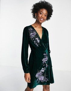 Бархатное платье мини хвойно-зеленого цвета на запахе с вышивкой Hope & Ivy-Зеленый цвет