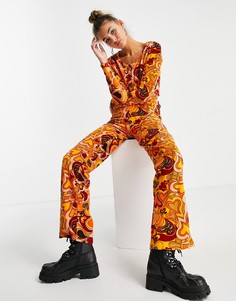 Расклешенные велюровые брюки оранжевого цвета с принтом в виде сердечек New Girl Order-Оранжевый цвет