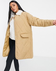 Стеганое пальто светло-коричневого цвета с узором в виде ромбов, подкладкой и воротником из искусственного меха QED London-Коричневый цвет