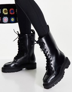 Высокие массивные ботинки из искусственной кожи черного цвета на шнуровке Monki-Черный цвет