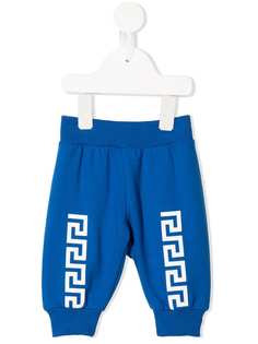 Versace Kids спортивные брюки с принтом Greca