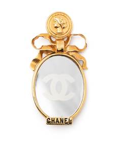 Chanel Pre-Owned брошь 1990-х годов с логотипом CC