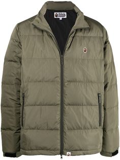A BATHING APE® пуховик с вышитым логотипом Bape