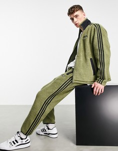 Спортивные штаны из искусственного меха цвета хаки adidas Originals SPRT-Зеленый цвет