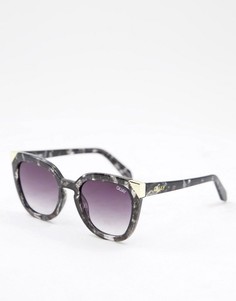 Круглые солнцезащитные очки в черепаховой оправе цвета пушечной бронзы с металлическими наконечниками Quay Noosa-Серый
