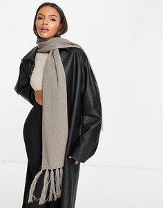 Серый шарф с бахромой SVNX