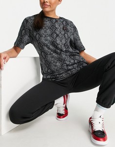 Темно-серая oversized-футболка со сплошным змеиным принтом Nike Basketball Fly-Черный