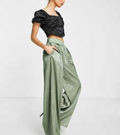 Атласные брюки со складками и широкими штанинами цвета хаки Flounce London Petite-Зеленый цвет