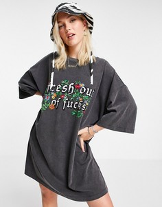 Серое платье-футболка с надписью "fresh out of f--ks" и эффектом кислотной стирки ASOS DESIGN-Серый
