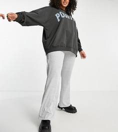 Трикотажные расклешенные брюки светло-серого цвета от комплекта Pieces Curve-Серый