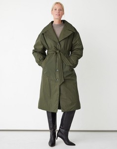 Утепленное пальто из переработанного нейлона оливково-зеленого цвета с поясом & Other Stories-Зеленый цвет