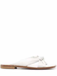 Stuart Weitzman сандалии с перекрученной деталью