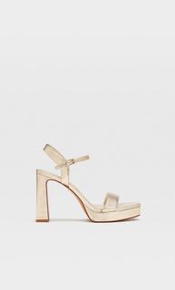 Stradivarius Босоножки На Каблуке И Платформе Золотой 35