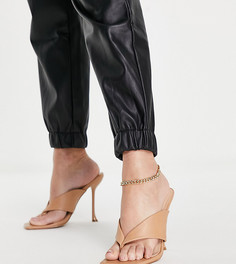 Бежевые босоножки с перемычкой возле большого пальца на каблуке для широкой стопы Simmi London Wide Fit-Коричневый цвет