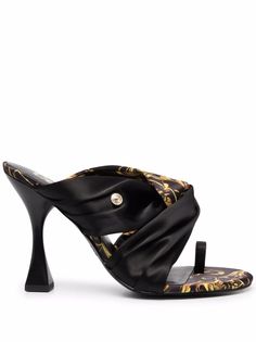 Versace Jeans Couture босоножки с перекрестными ремешками и принтом Regalia Baroque
