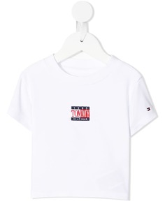 Tommy Hilfiger Junior укороченная футболка с вышитым логотипом