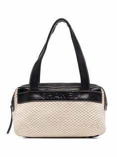 Chanel Pre-Owned сумка на плечо 2004-2005 годов с тисненым логотипом