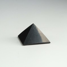 Пирамида из шунгита, полированная, 4 см NO Brand